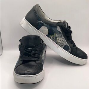 Robert Graham Sneakers